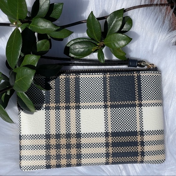 NWT Coach corner zip wristlet with garden plaid print - Picture 4 of 8